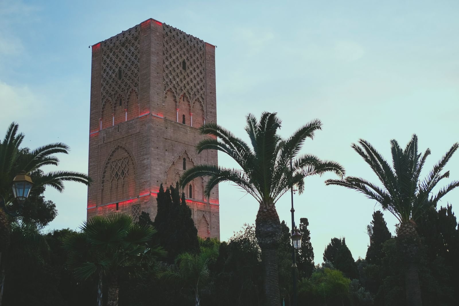 Tour Hassan &agrave; Rabat au cr&eacute;puscule